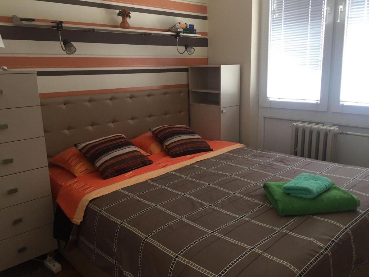 Skopje - Center Bright Apartment エクステリア 写真